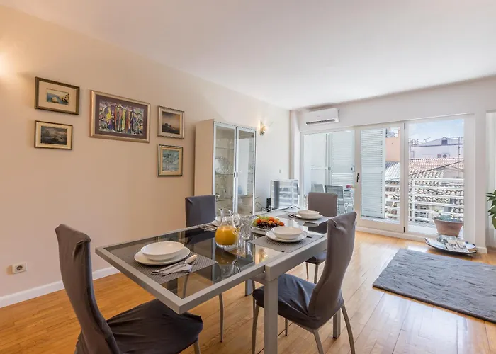 Theatrum Cozy Apartment